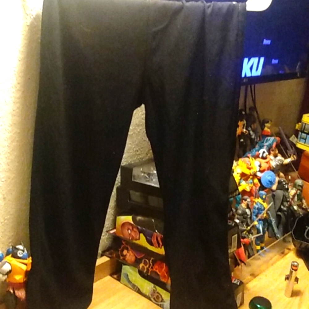 Black capris